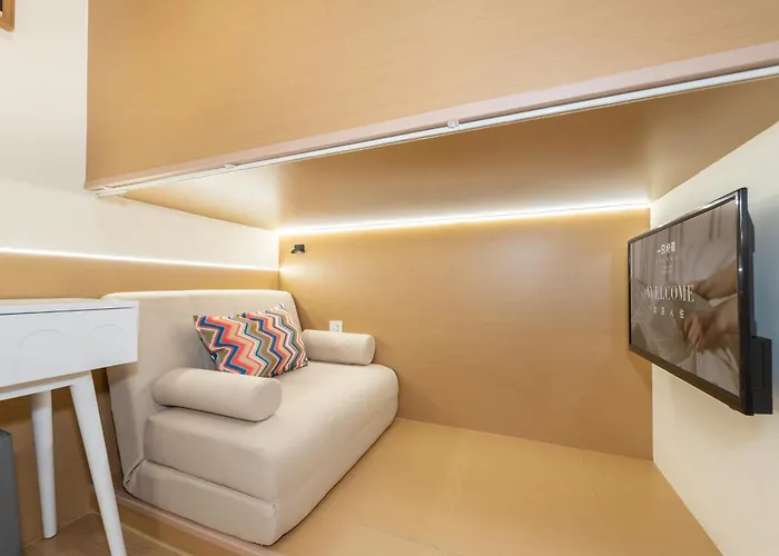 Lemon Hotel - Metro Line 1 Line 7 Changshu Road 200 Meters