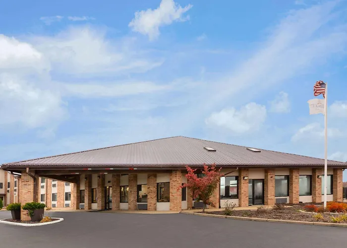 Baymont By Wyndham Warrenton Hotel