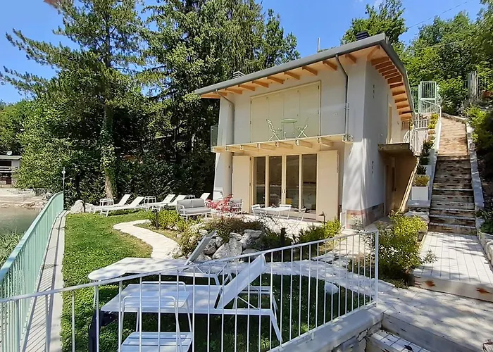 La Presentosa Sul Lago