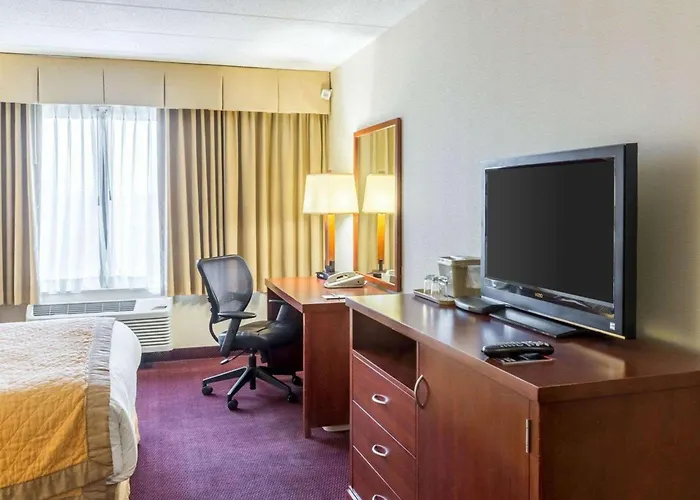 Clarion Hotel Somerset - New Brunswick
