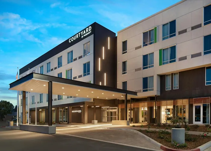 Courtyard By Marriott Fresno Clovis