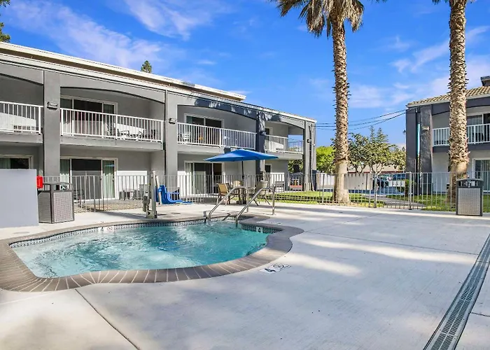 Surestay Plus Hotel By Best Western Sacramento North