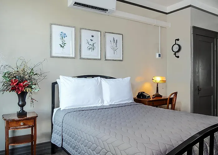 Gardner Hotel & Hostel