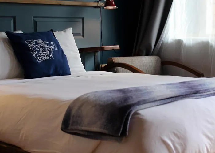 Salt Hotel & Pub