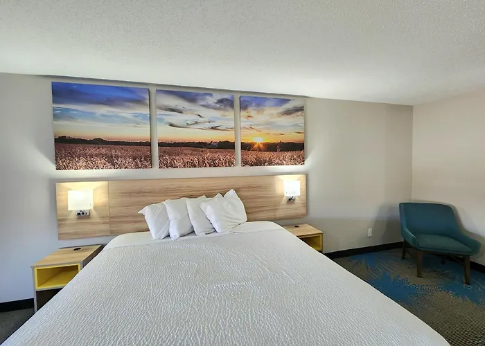 Days Inn & Suites By Wyndham New Iberia