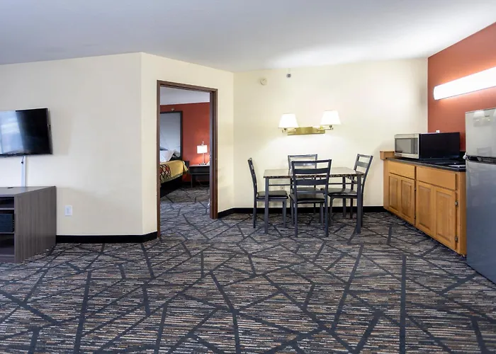 Super 8 By Wyndham Big Rapids Motel