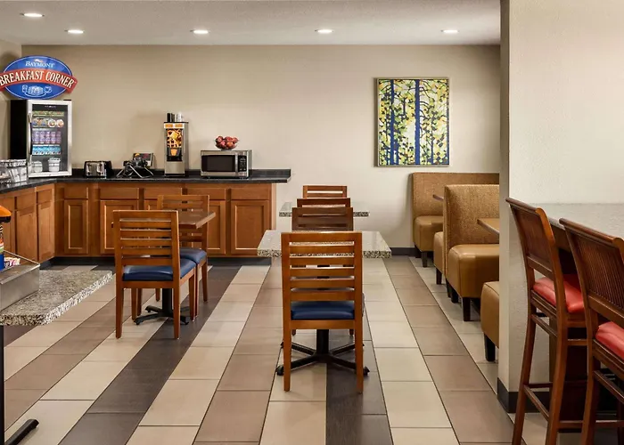 Baymont By Wyndham Cedar Rapids Hotel