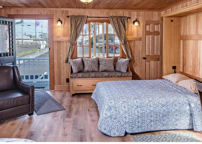 Whistling Winds Motel