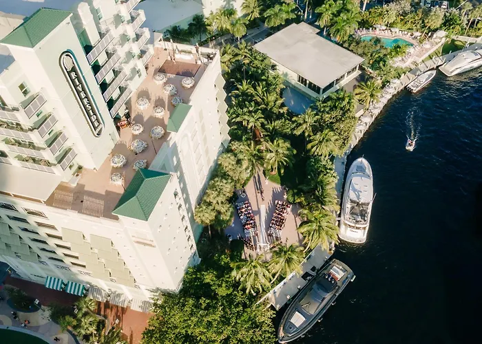 Riverside Hotel