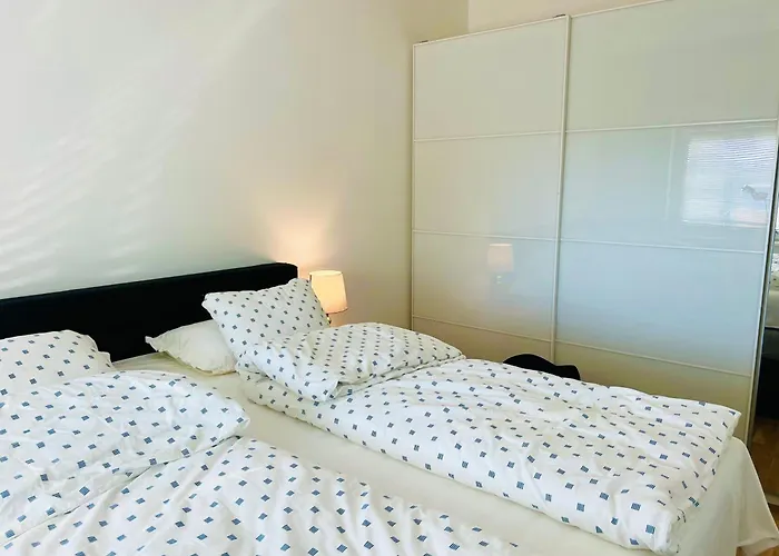 Comfortable Room In Malmoe- Husievaegen 100