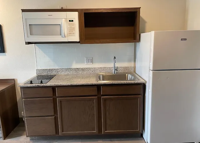 Woodspring Suites Detroit