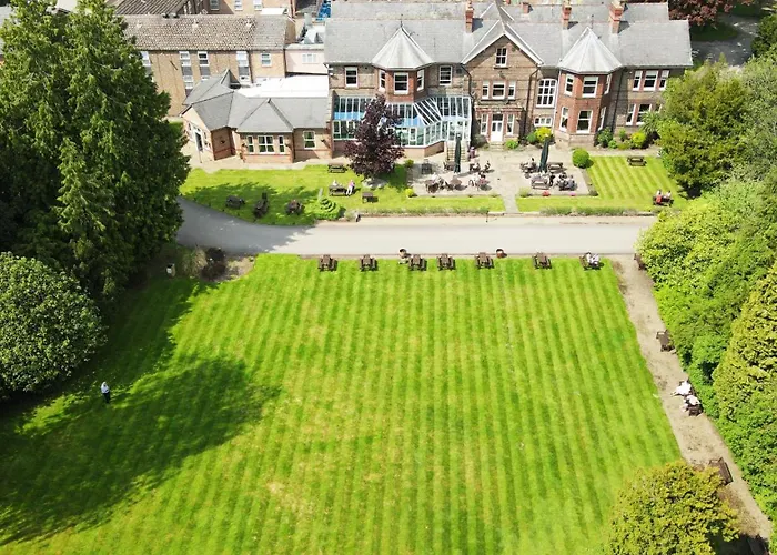 Burn Hall Hotel Huby