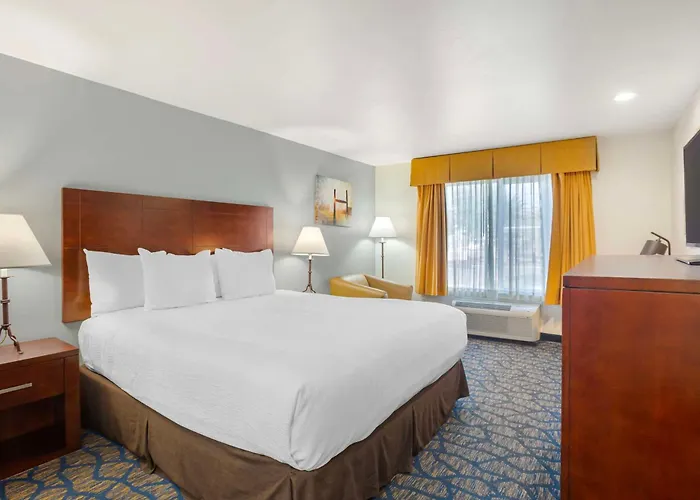 Best Western Plus Villa Del Lago Inn Patterson