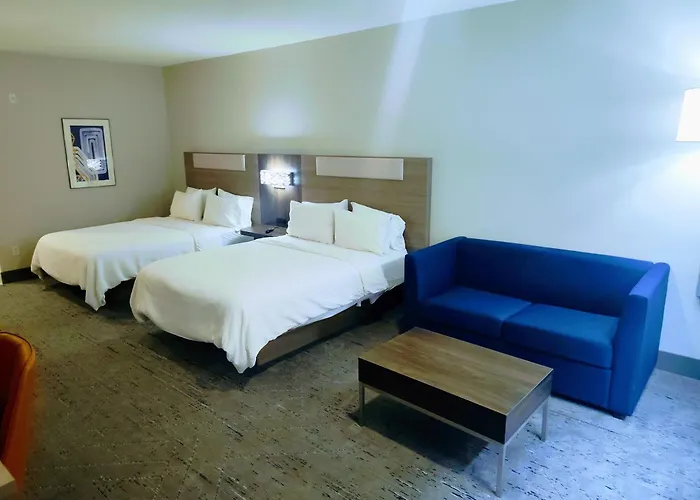 Holiday Inn Express Kenedy By Ihg