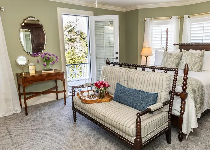 White Doe Inn Bed & Breakfast