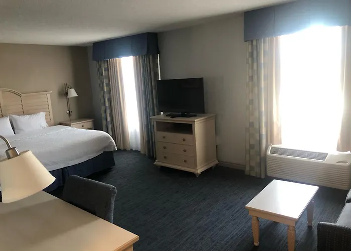 Hampton Inn & Suites - Cape Cod /