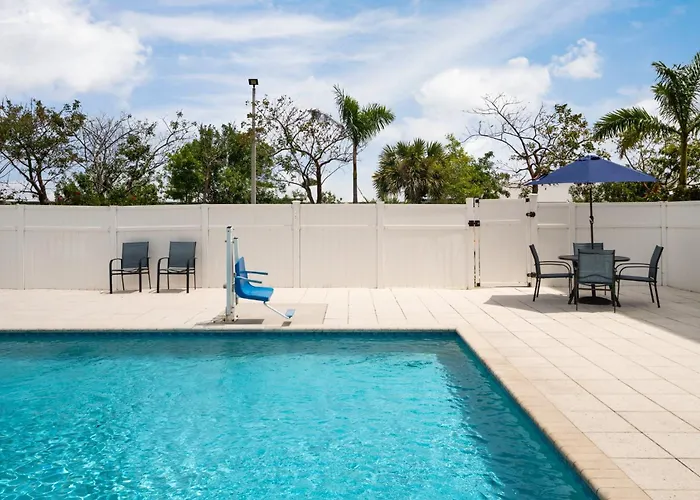 Holiday Inn Express & Suites By Ihg