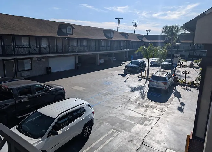 Cabana Inn & Suites