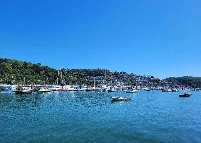 The Floating Bridge Hotel Dean 