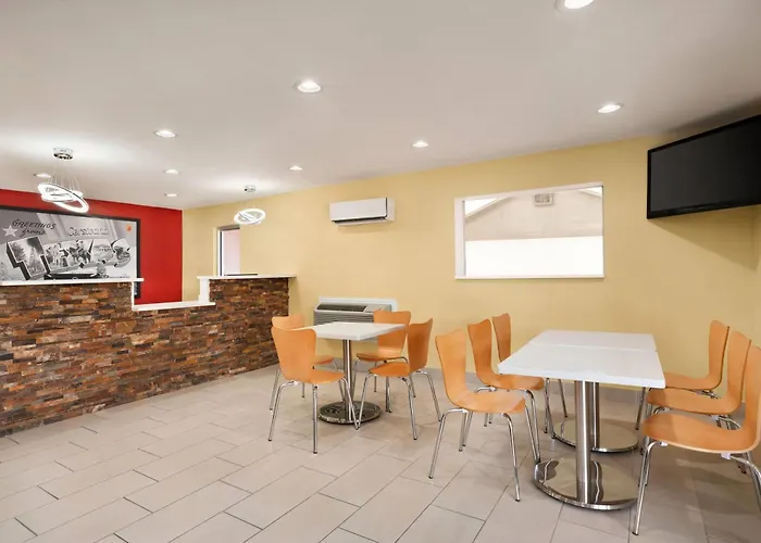 Super 8 By Wyndham Corsicana
