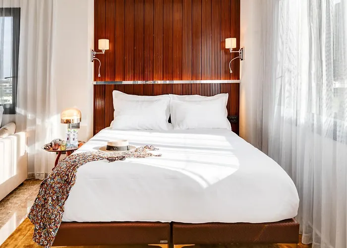 Fiori 41-By Adam Hotels