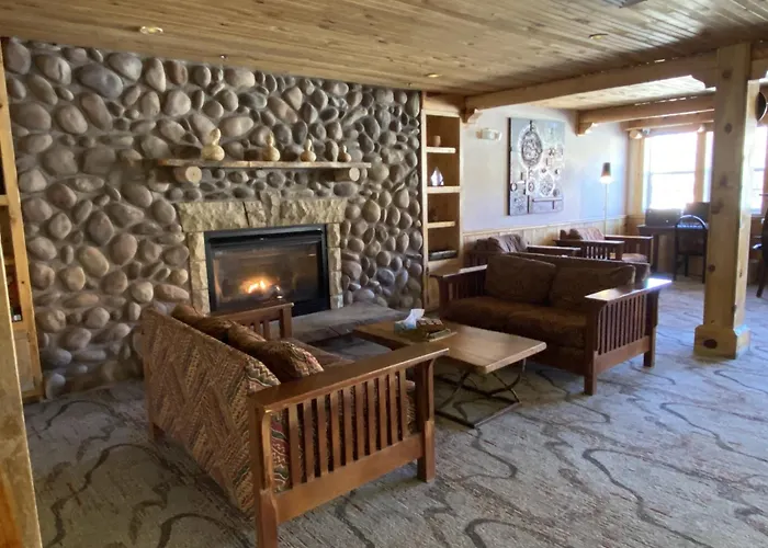 River Canyon Lodge