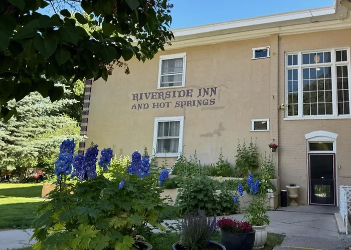 Riverside Hot Springs & Spa - Adults Only