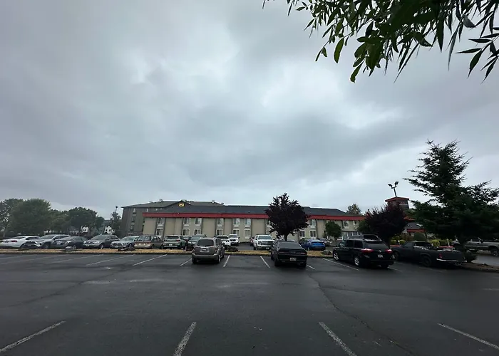 Bridgeway Inn & Suites - Portland Airport