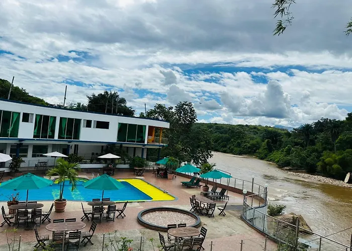 Hotel Cascada Cristalina