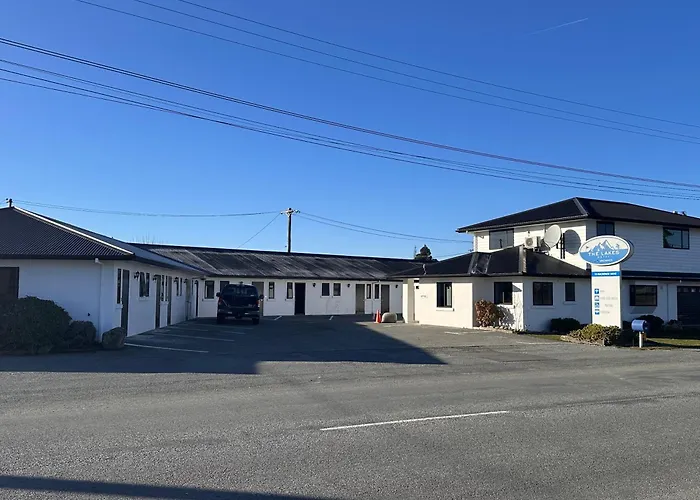 The Lakes Motel