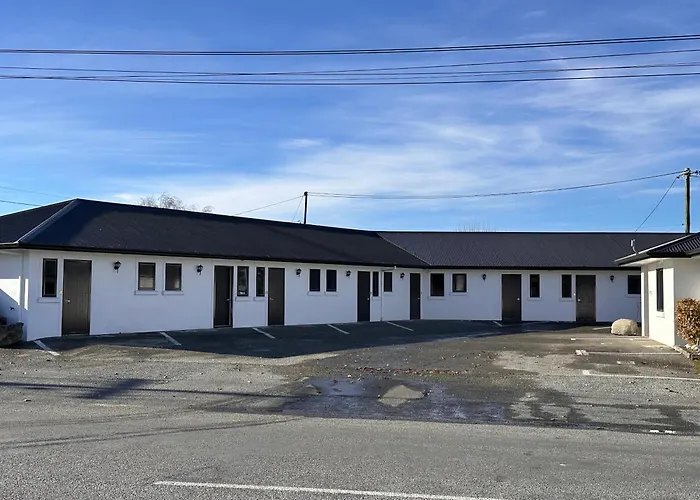 The Lakes Motel