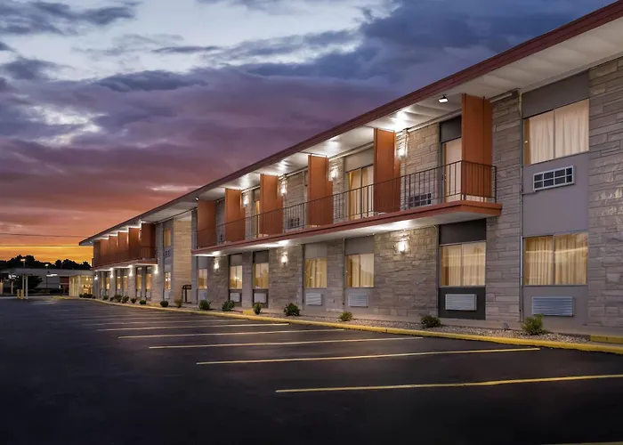 Travelodge By Wyndham Bloomington