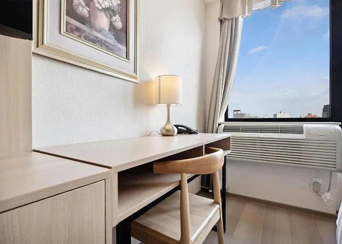 Ramada By Wyndham Flushing Queens