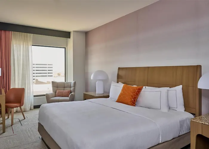 Hotel Zessa Orange County Airport, A Doubletree By Hilton Santa Ana