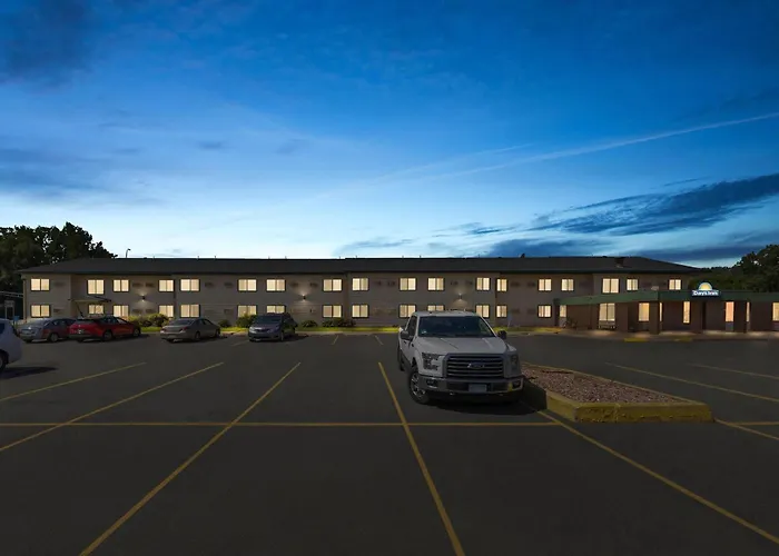 Days Inn By Wyndham Winona