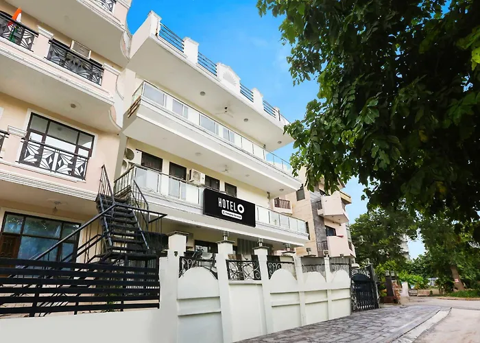 Hotel O Sector 45 Near Huda Metro Station