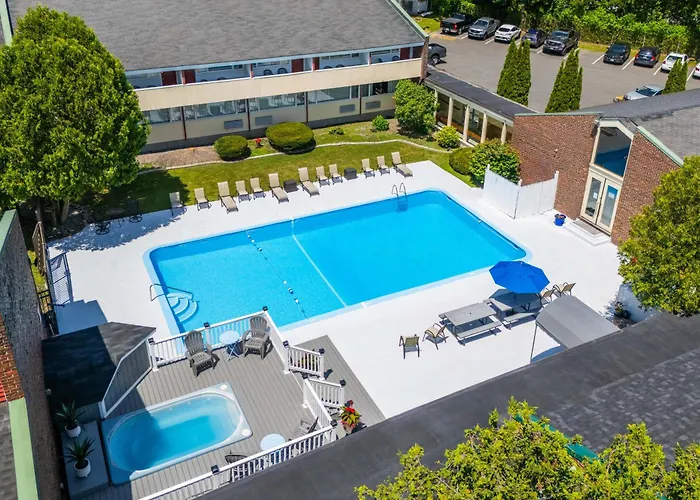 Fireside Inn & Suites Waterville