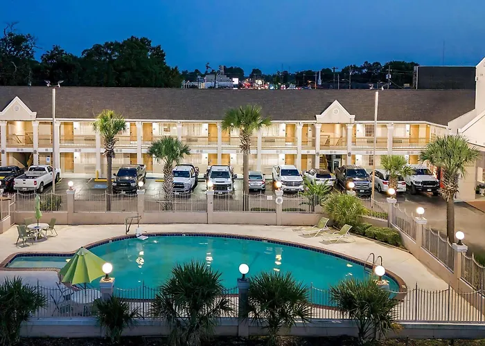 Days Inn By Wyndham Nacogdoches/Sfa University/Downtown