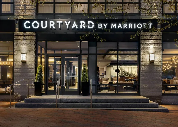 Courtyard By Marriott Portland Downtown/Waterfront Hotel