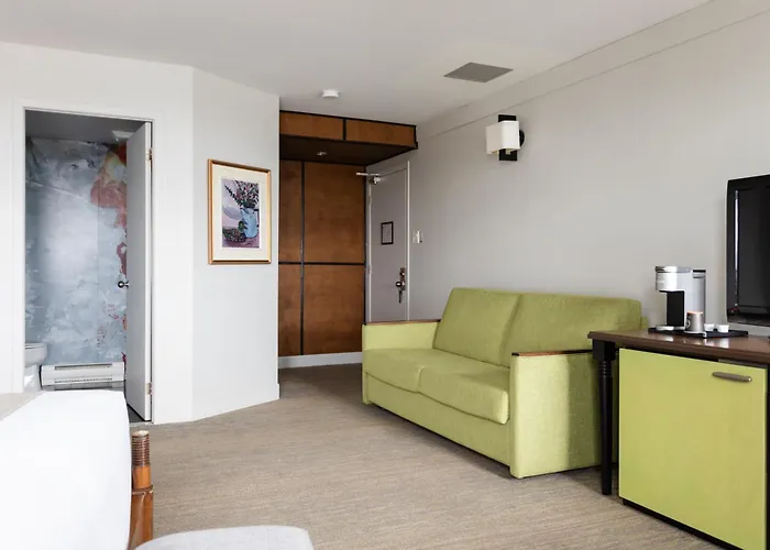 Hotel Champlain