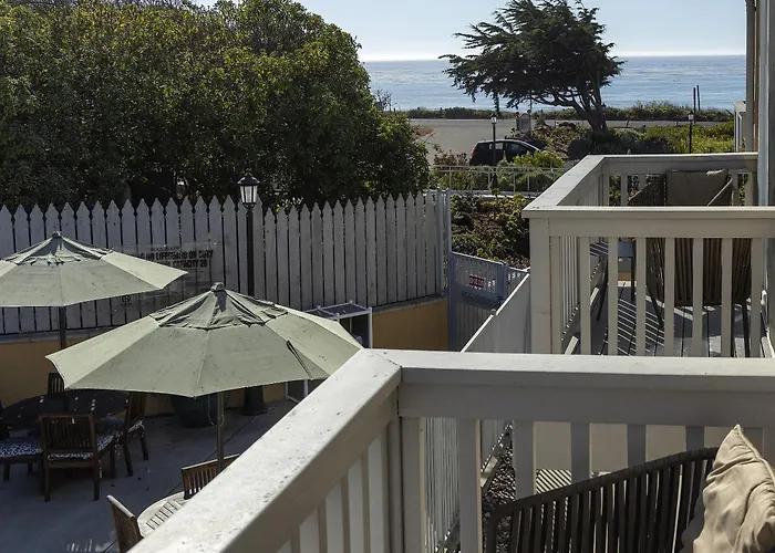 Pelican Inn & Suites