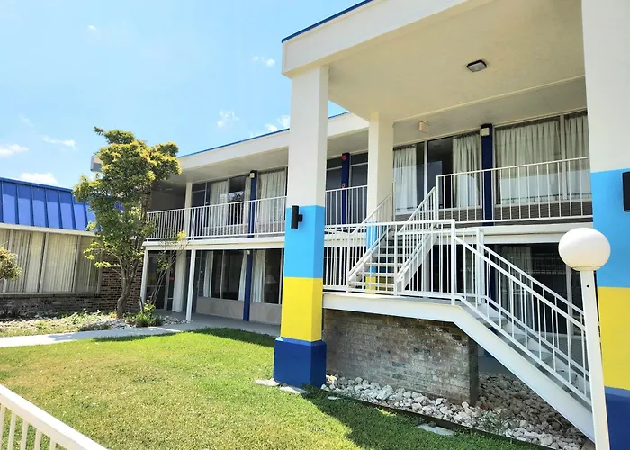Days Inn By Wyndham Seguin Tx