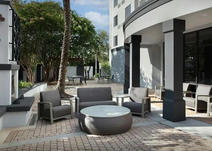 Courtyard By Marriott Pensacola Downtown Hotel
