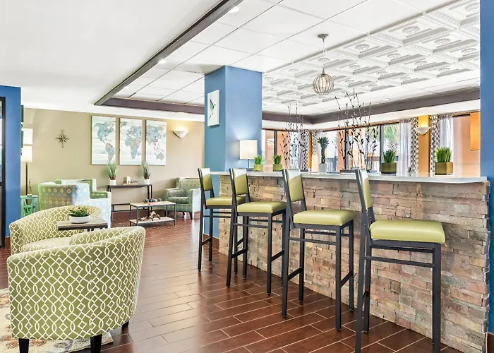 Quality Inn & Suites Near Robins Air Force Base