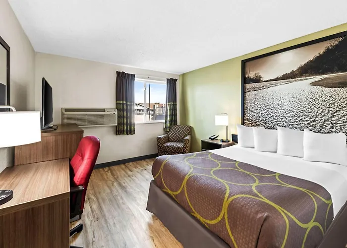 Super 8 By Wyndham Independence Kansas City