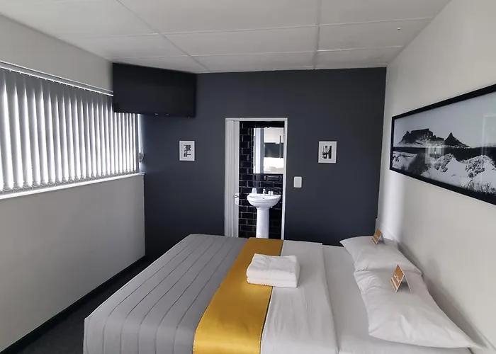 Check Inn Hotel