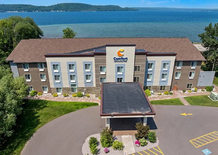 Comfort Inn & Suites Munising-Lakefront