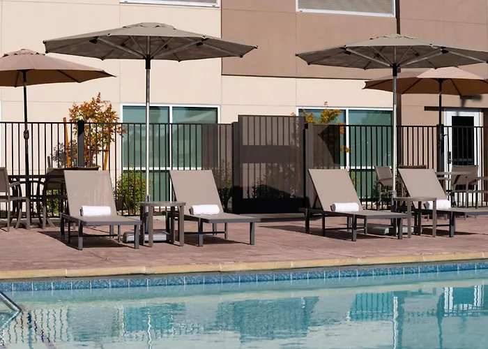 Holiday Inn Express & Suites Fresno Airport By Ihg