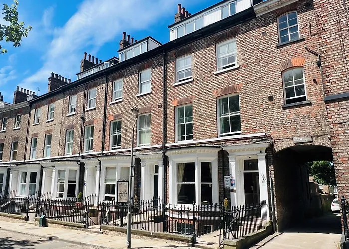Hedley House Hotel & Apartments
