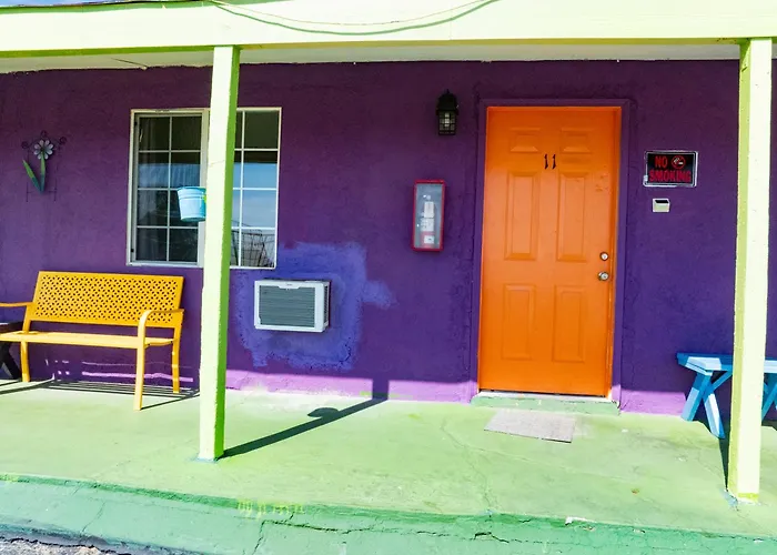 9 Palms Inn